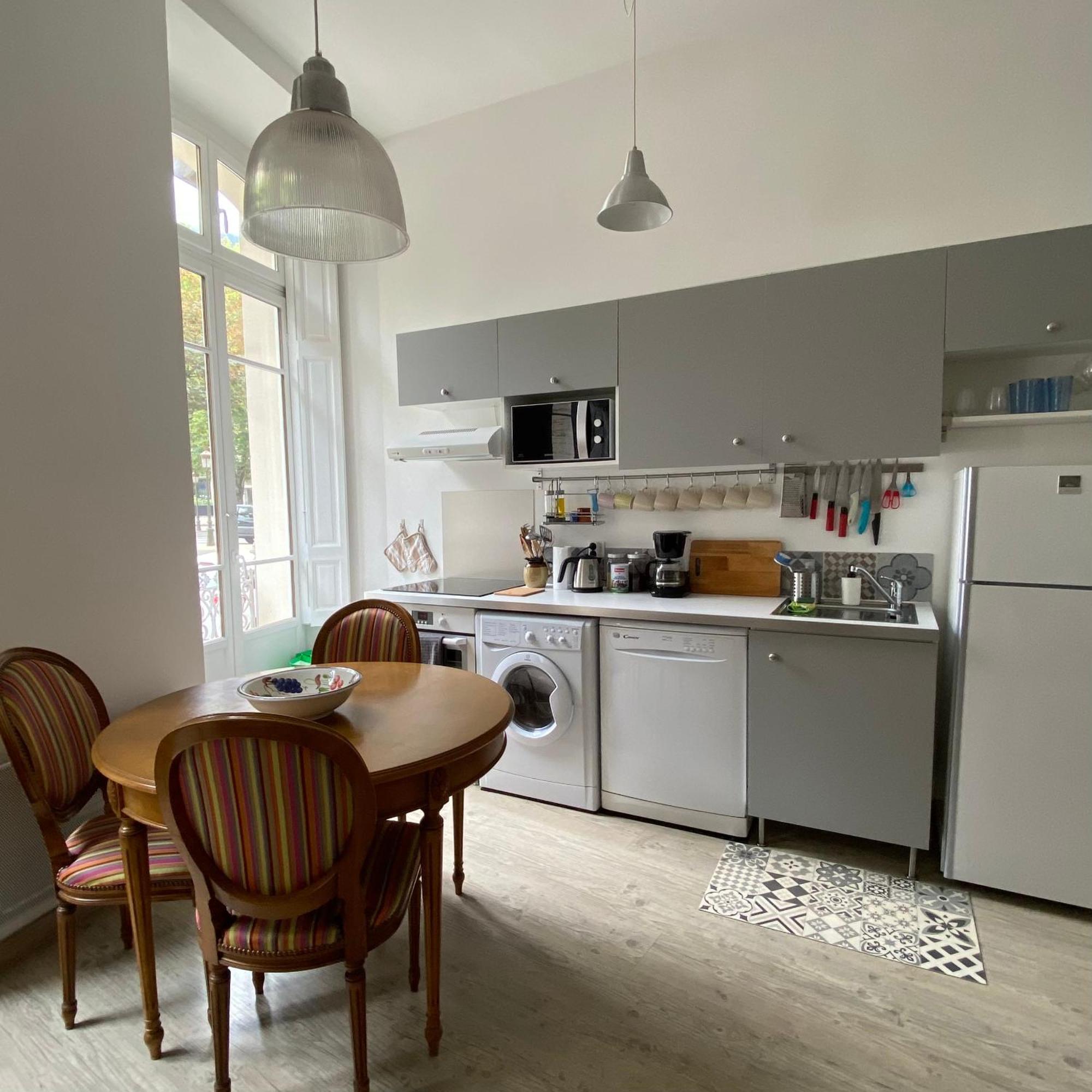 Apartment Ground Floor - Hauseman Building Close To Thermes