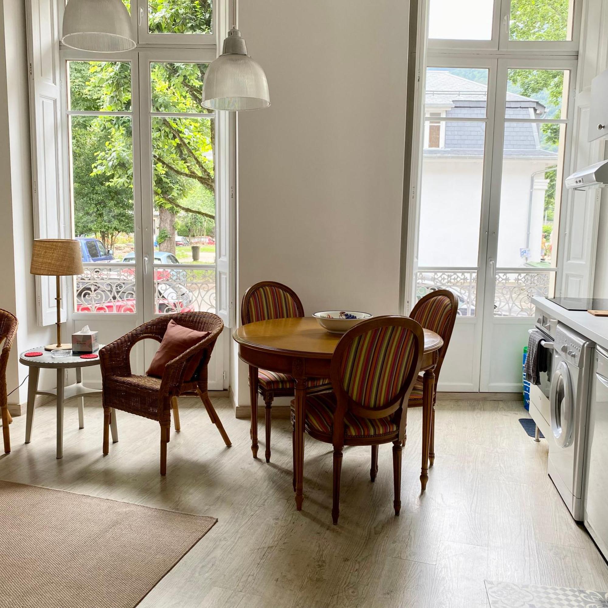 Ground Floor - Hauseman Building Close To Thermes Apartment