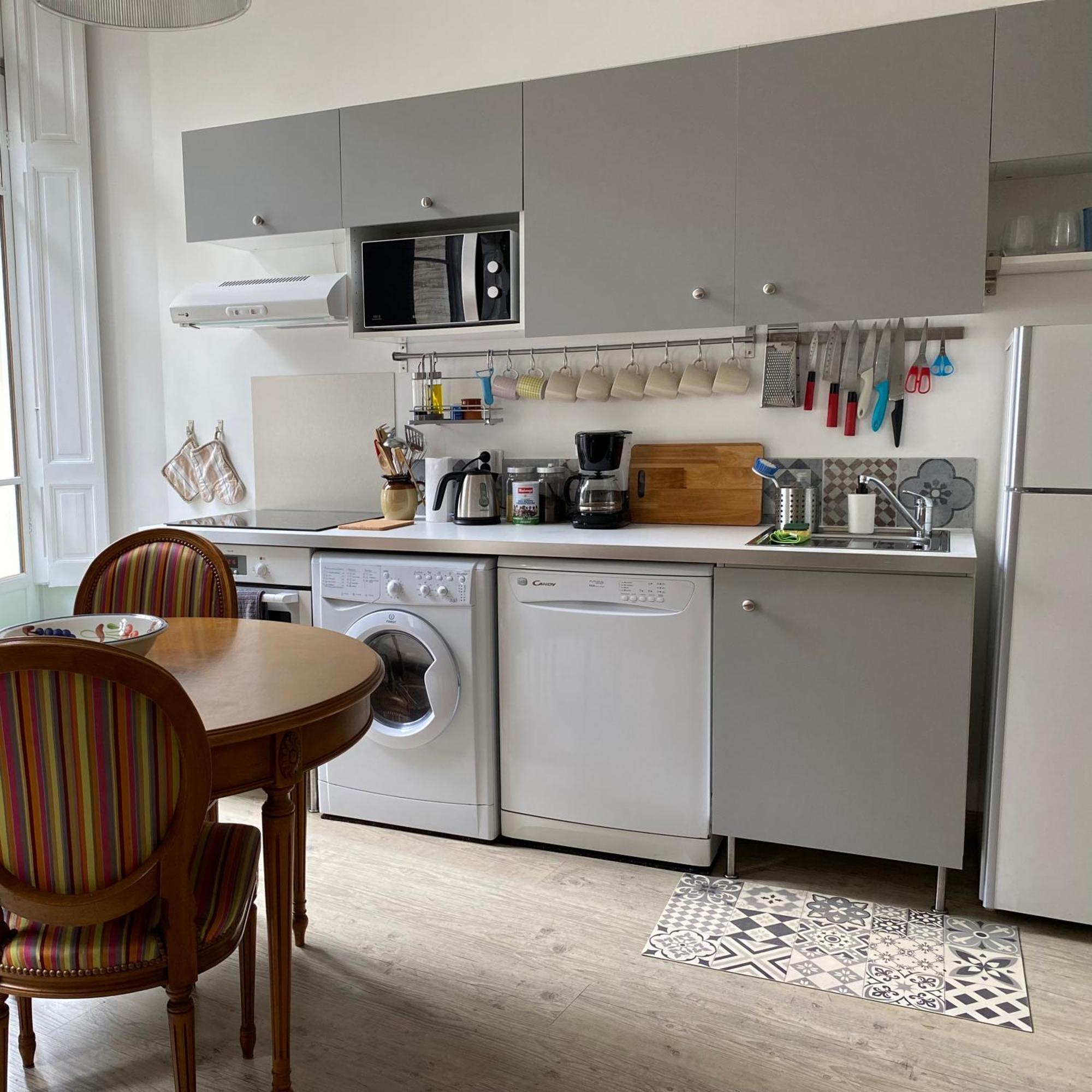Ground Floor - Hauseman Building Close To Thermes Apartment *
